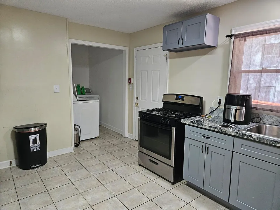 1154 Central Ave #3
