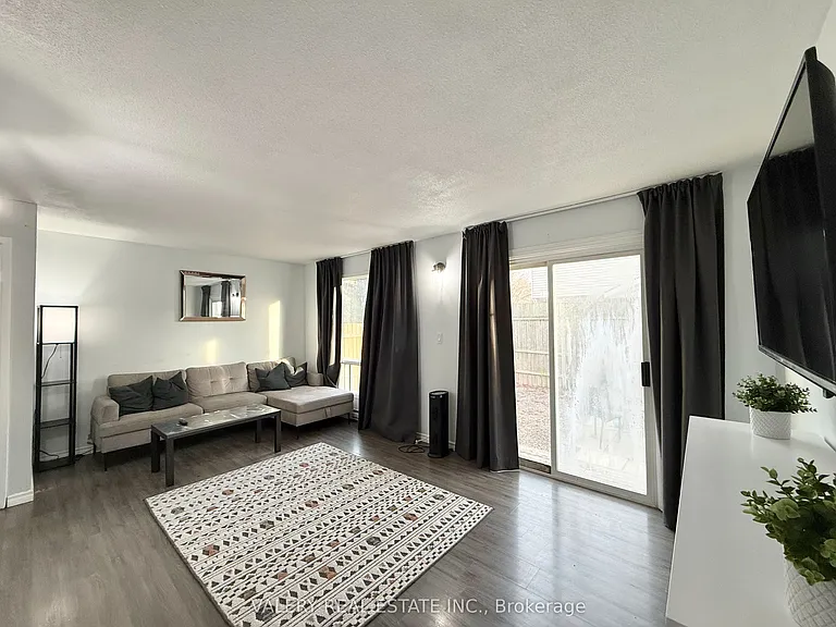 1180 Heathfield Ct — Photo 3