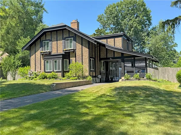 198 Penfield Rd, Rochester, NY 14610