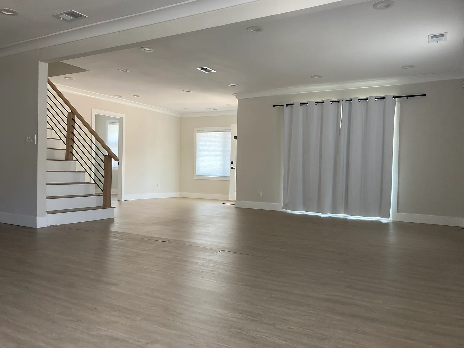 3 bed, 1875 sqft, $3,900 — Photo 3