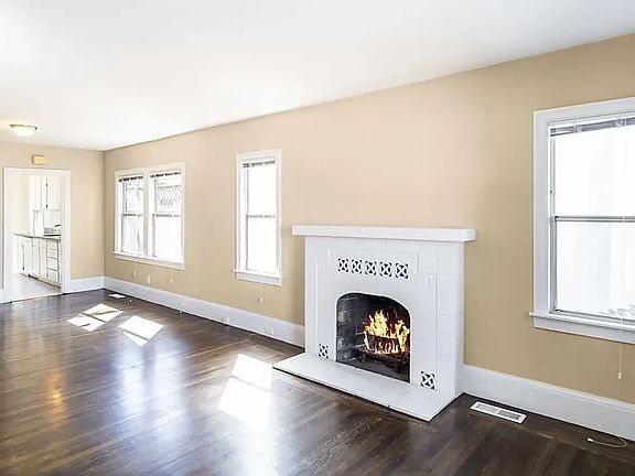 3rd image of 3032 Florida St