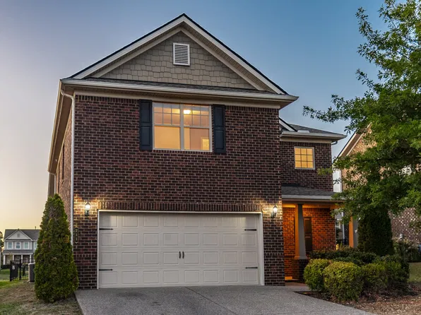 211 Hempstead Ct, Gallatin, TN 37066