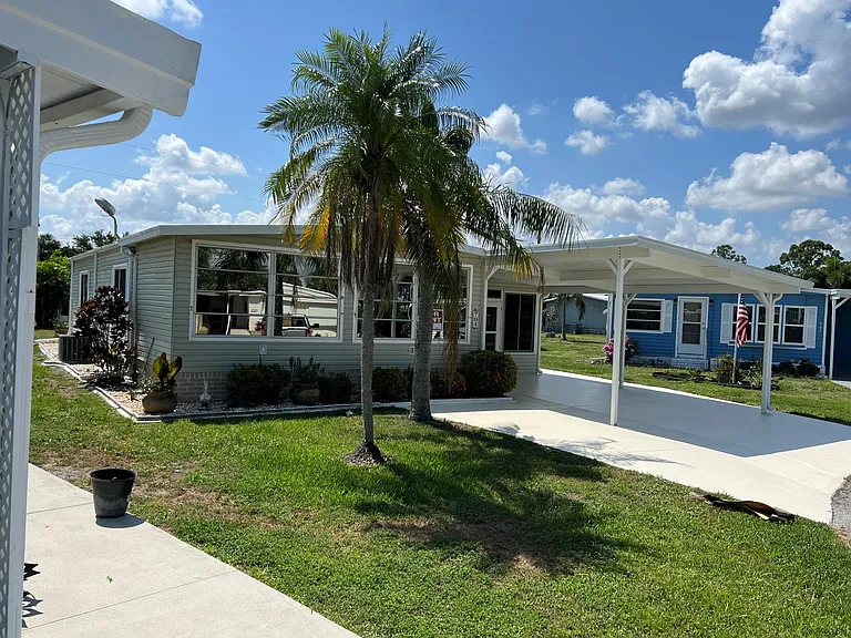 704 Palm Frond Ct — Photo 2