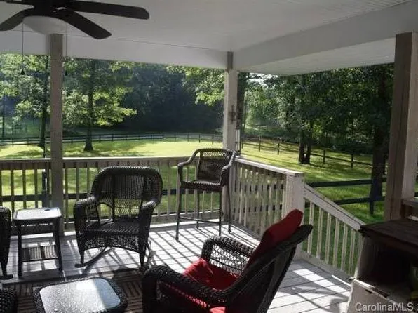 316 Richburn Dr, Cedar Mountain, NC 28718