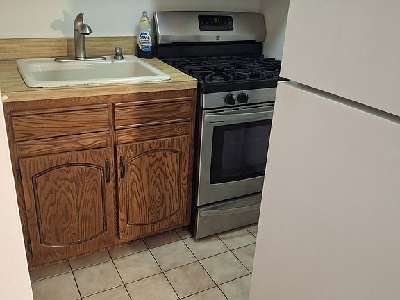 3rd image of 230 13th St
