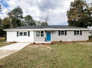 1006 S Deere St, Geneva, AL 36340
