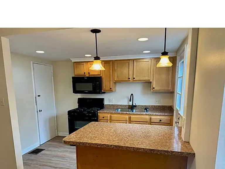 5819 N High St — Photo 5