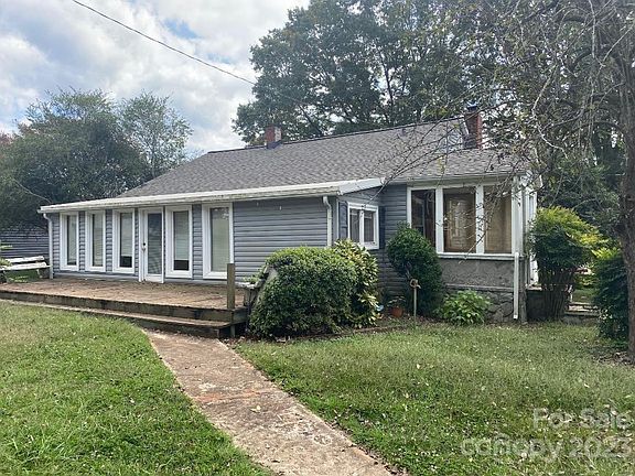 4th image of 2908 Newton Dr