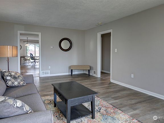 4th image of 213 Karr Avenue