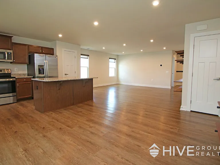 3790 Mayfield Rd — Photo 12
