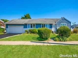 19 Ketcham Rd, Hicksville, NY 11801