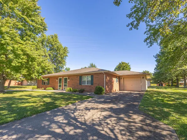 10836 Country Club Rd, Lawrenceville, IL 62439