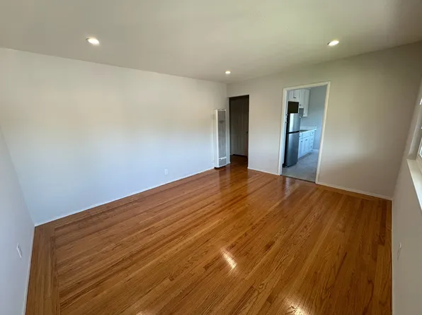 561 Elm St #4, San Carlos, CA 94070