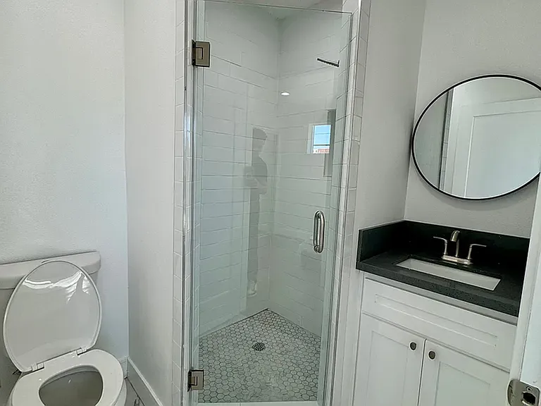 1269 W 36th St — Photo 12