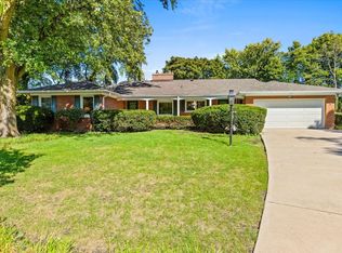 1339 Swainwood Dr, Glenview, IL 60025