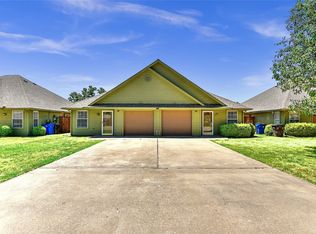1018 W Coffin St, Denison, TX 75020
