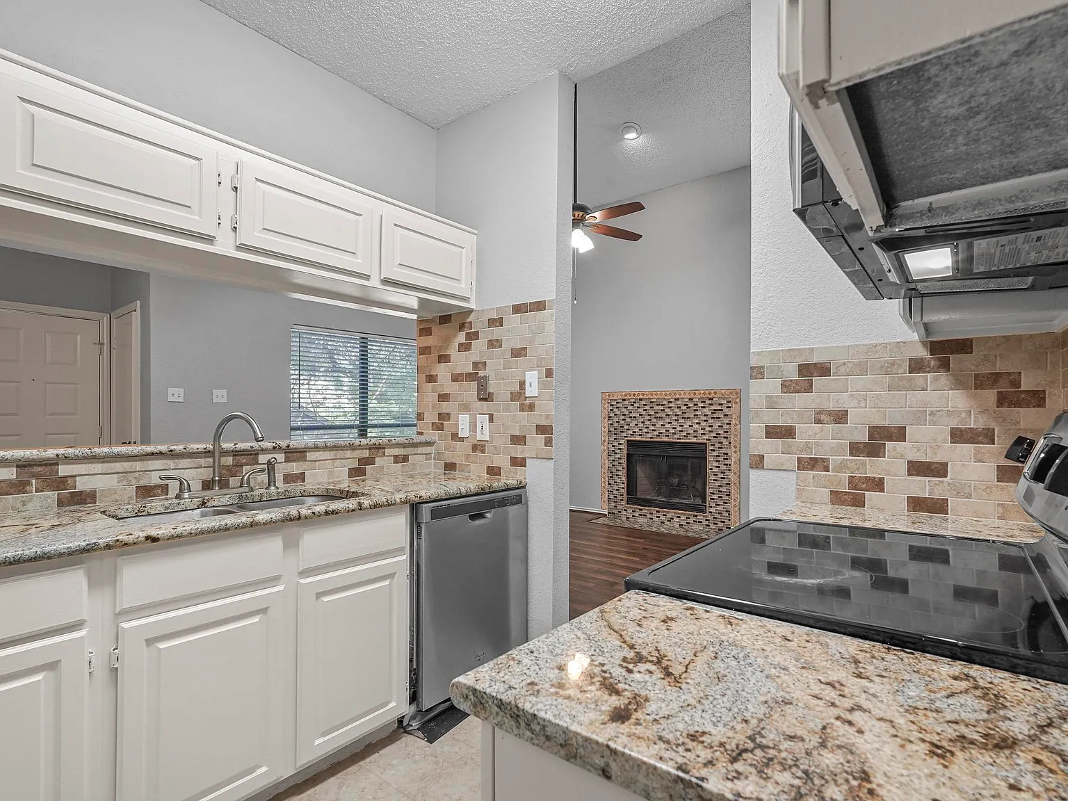 2 bed, 855 sqft, $1,499 — Photo 4