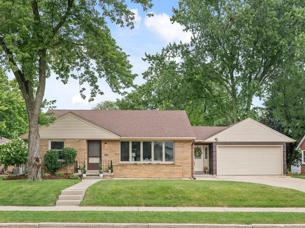 2560 South 88th STREET, West Allis, WI 53227