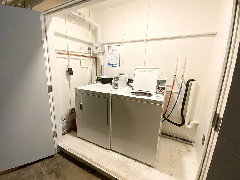 Top Floor 1br. Remodeled! W/D In-Unit! Dishwasher! — Photo 23