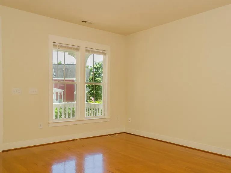 4402 Crystal Breeze St — Photo 4