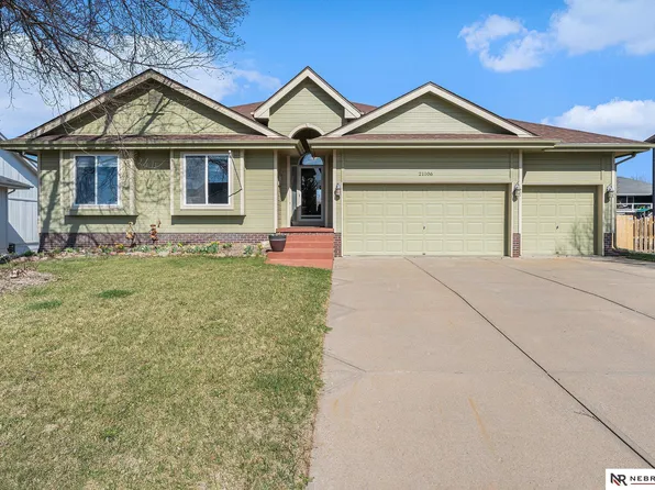 21106 McClellan Dr, Gretna, NE 68028