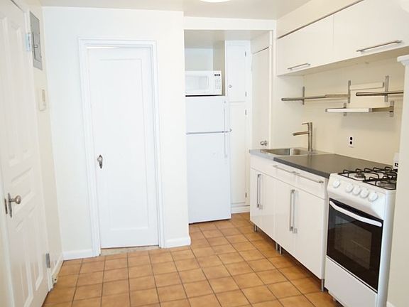 4th image of 39 W 75th St #2A