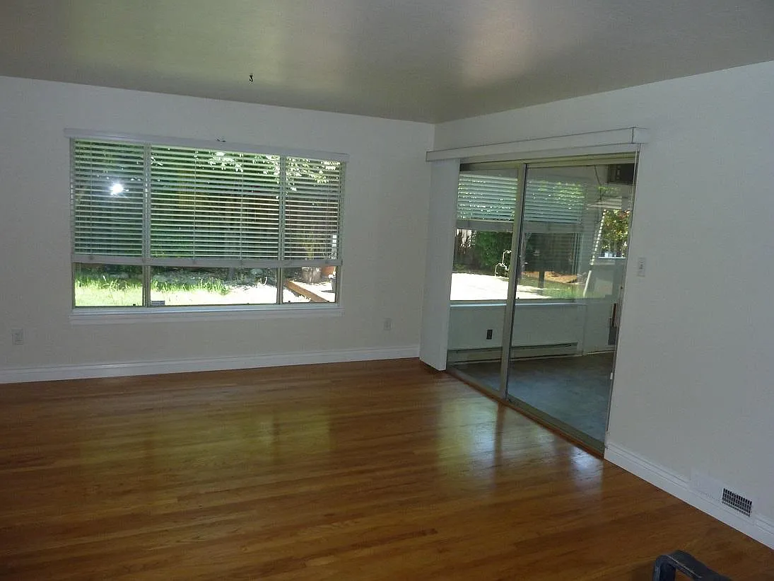 1603 Koch Ln — Photo 2