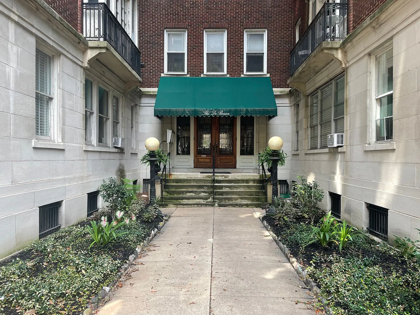 Long Term Rental in the Heart of Downtown! — Photo 3