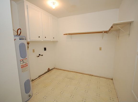 4th image of 5310 Thistle Dr