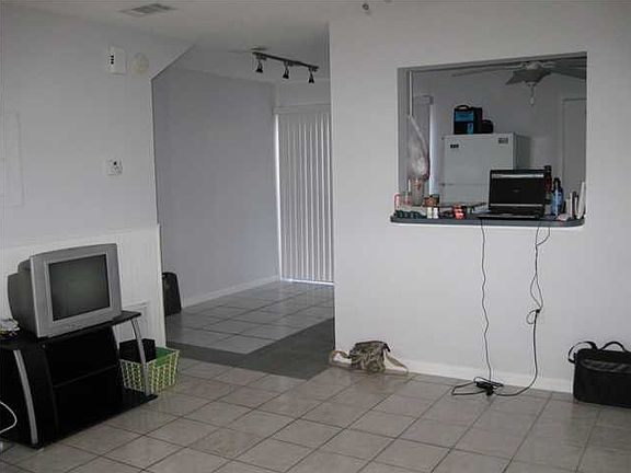 4th image of 710 Legion Dr Unit B4