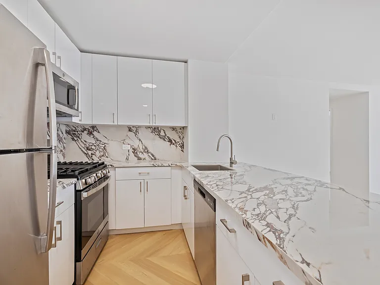 600 Columbus Ave #12H — Photo 3