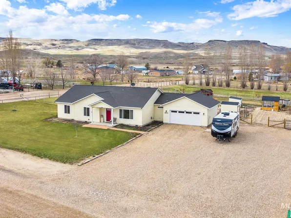 5819 Stagecoach Dr, Homedale, ID 83628
