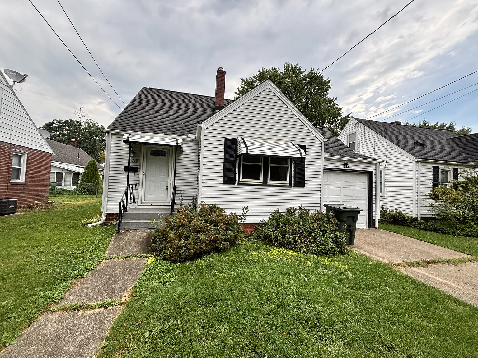 1638 Spring Ave NE - 1 — Photo 1