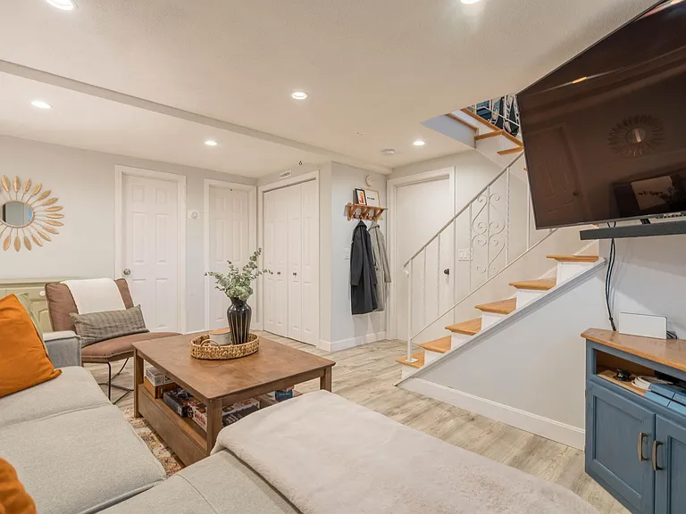 35 Putnam St — Photo 23