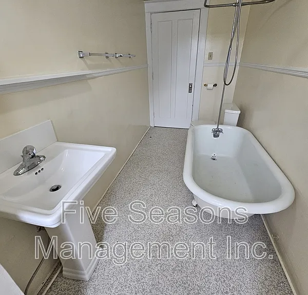 10 Lafayette Pl #8 — Photo 11