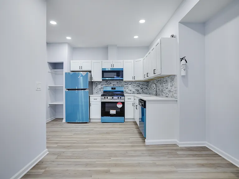 523 Sarah St #B — Photo 6