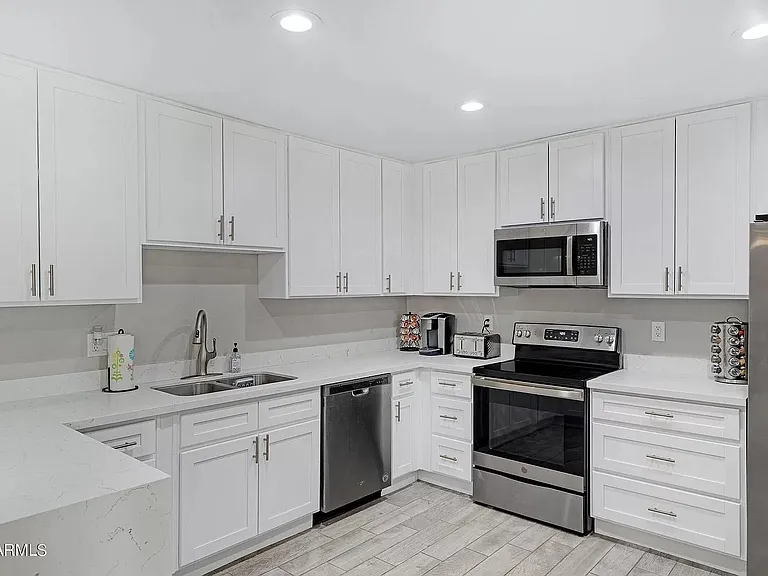1834 E Alameda Dr — Photo 10