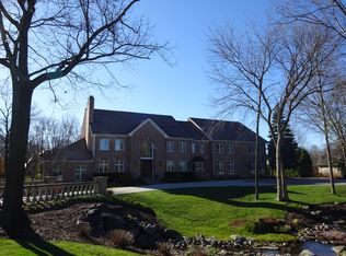 36W465 Hunters Gate Rd, St Charles, IL 60175