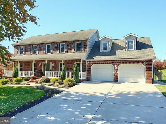 3rd image of 605 Antler Rd