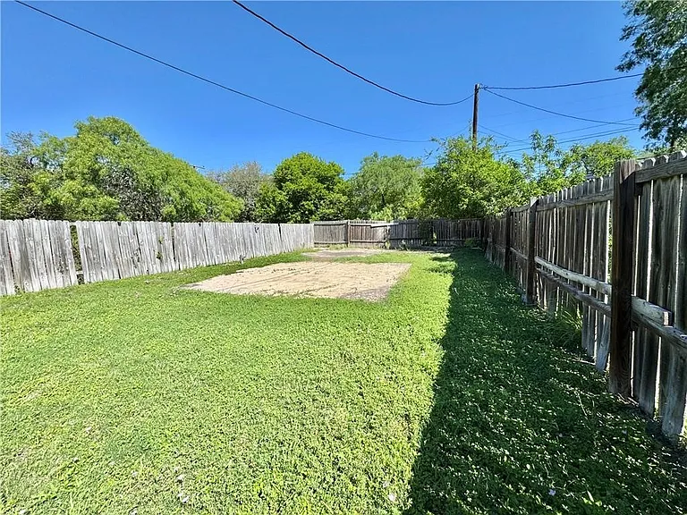 710 E C Ave — Photo 10