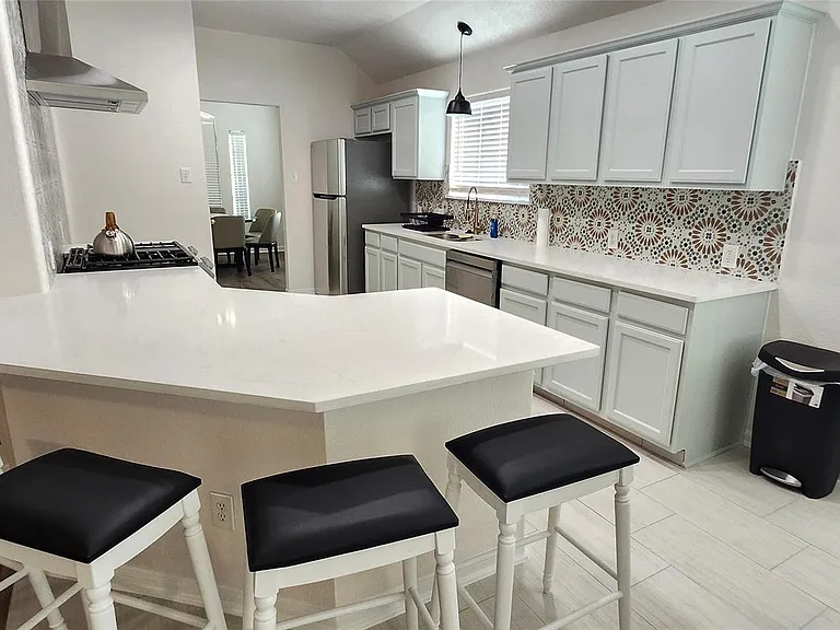 17238 Maple Hollow Dr — Photo 10