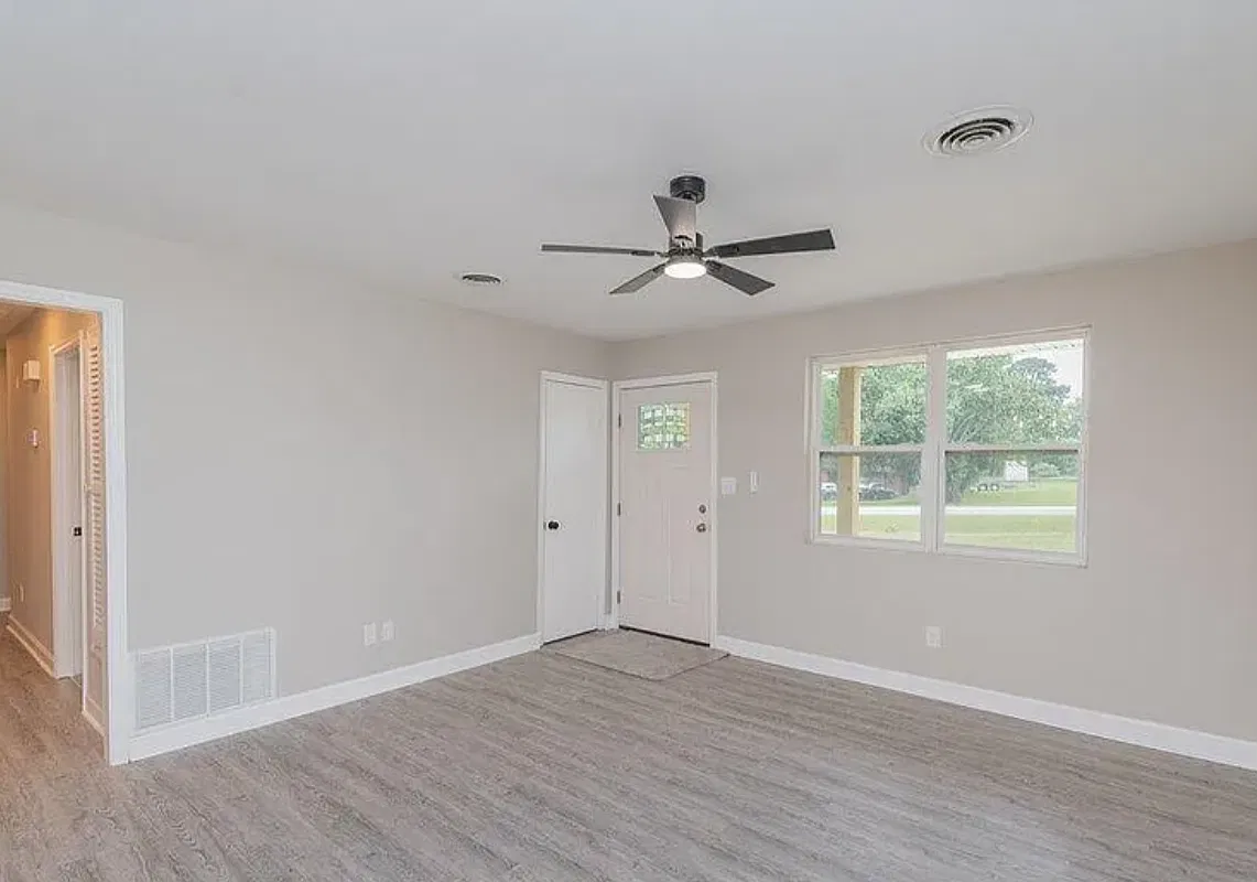 4 bed, 1341 sqft, $1,895 — Photo 3