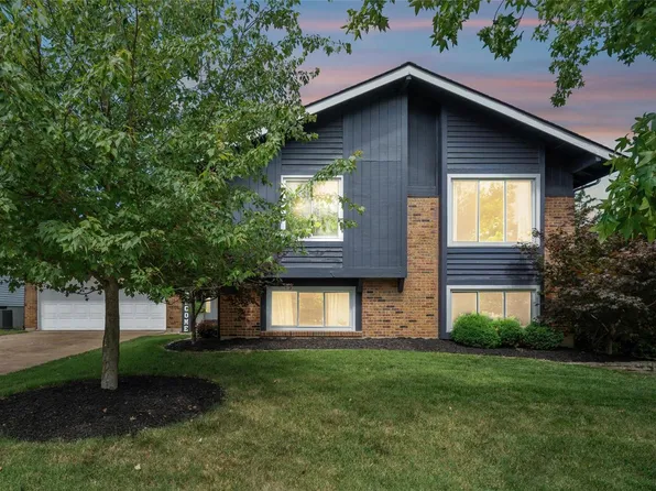 2517 Forest Leaf Pkwy, Ballwin, MO 63011