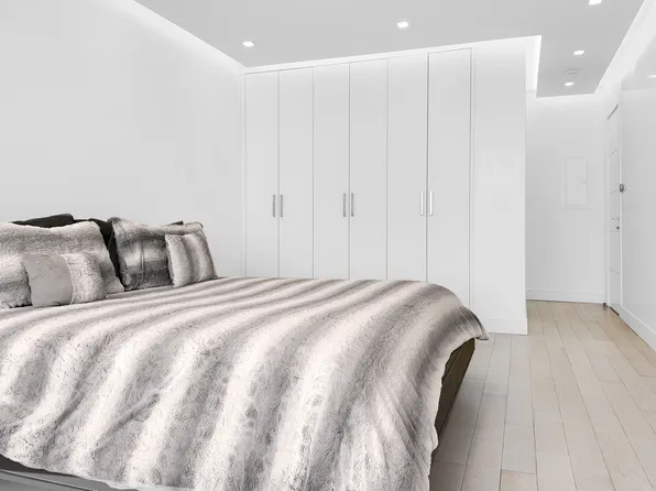 200 East 69th Street image 16 of 26