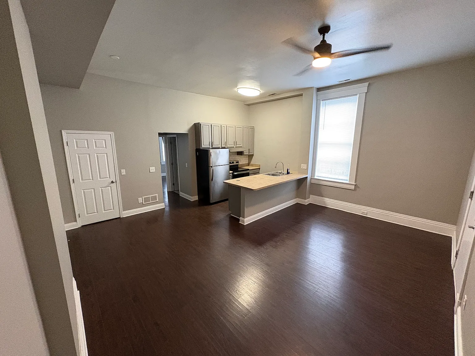 1 bed, 950 sqft, $1,250 — Photo 3