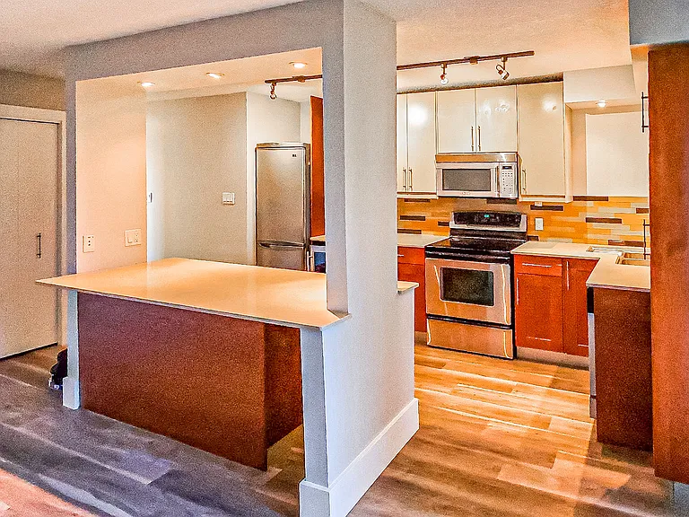301-1603 26th Ave SW #301 — Photo 3