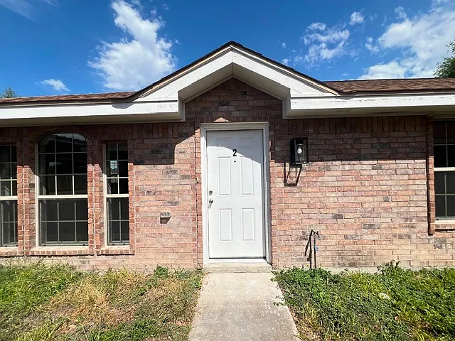2207 West Candlelight Lane - 2 — Photo 2
