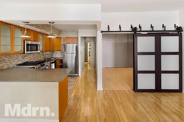 Sold by Mdrn Residential | media 10