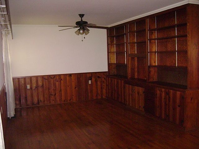 2nd image of 1119 E Elm St