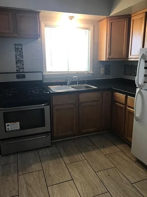 5943 N 79th St photo 1